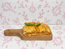 Cargar imagen en el visor de la galería, Empanada de atún
