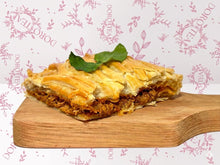 Cargar imagen en el visor de la galería, Empanada de pollo con mole
