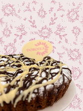 Cargar imagen en el visor de la galería, Pastel de brownie doble chocolate y nuez
