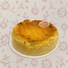 Cargar imagen en el visor de la galería, Tarta Vasca
